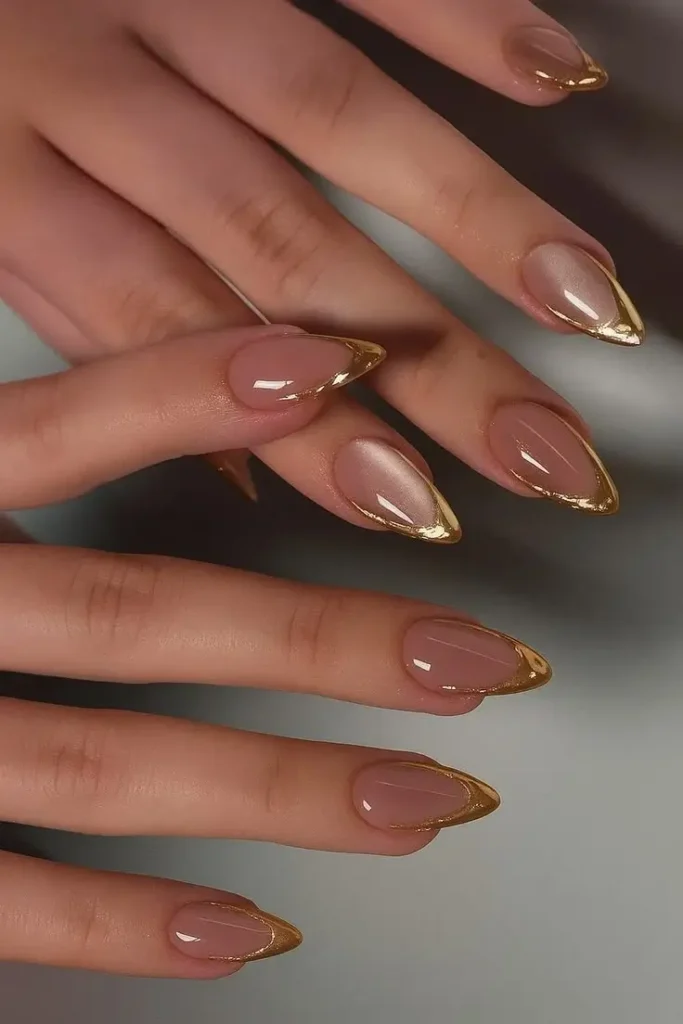 Elegant Gold Nails Designs
